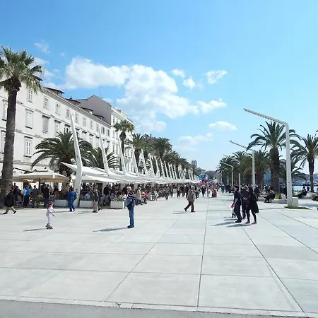 아파트 아파트먼트 모니 *